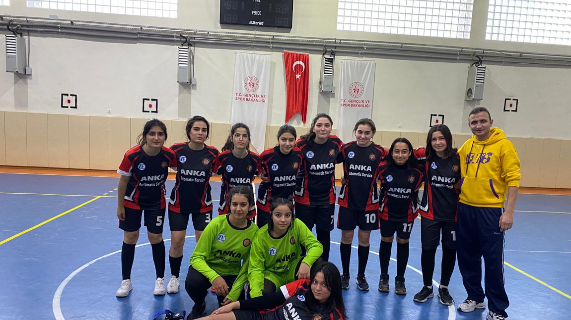 Ahmet Alper Dinçer Anadolu Lisesi Kız Futsal Takımı